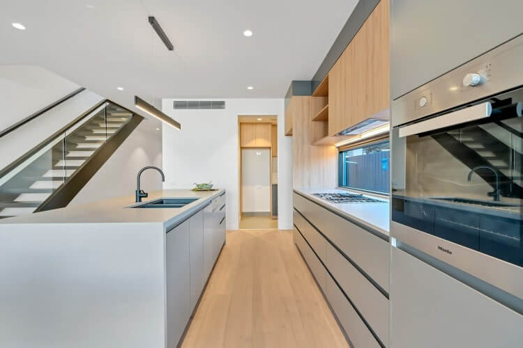 Light-minimalist-kitchen