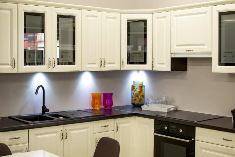 kitchen-cupboard-colours-white-with-glass-accent